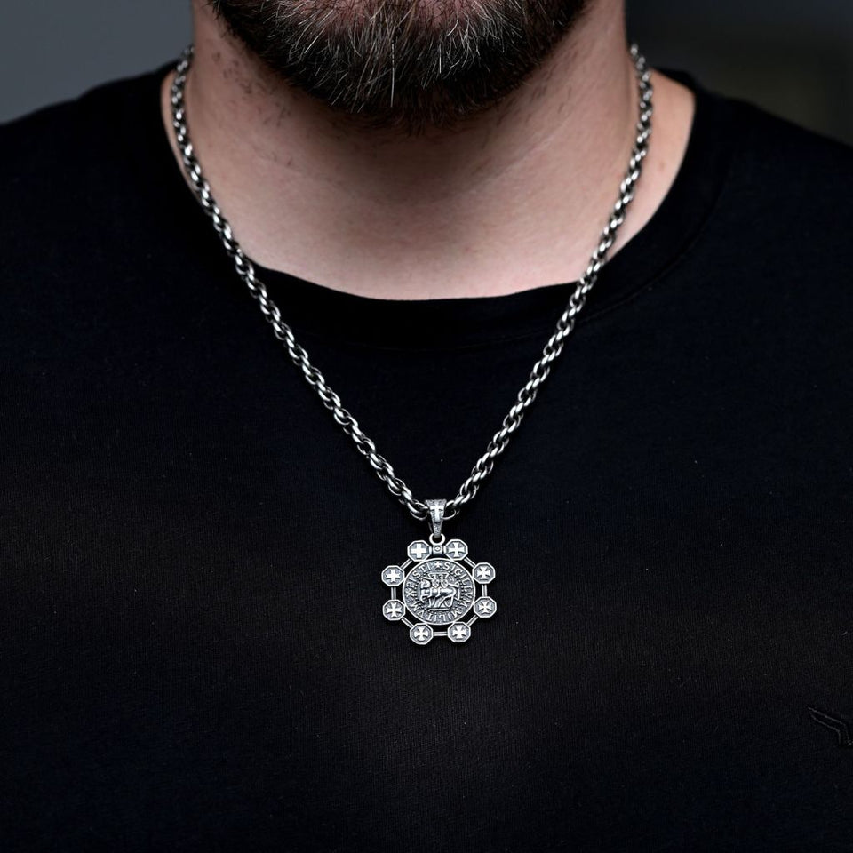 Detailed Templar pendant made of sterling silver 925, with all Templar crosses and a central depiction of Knights Templar soldiers on horseback with rope chain necklace, embodying medieval and religious symbolism.