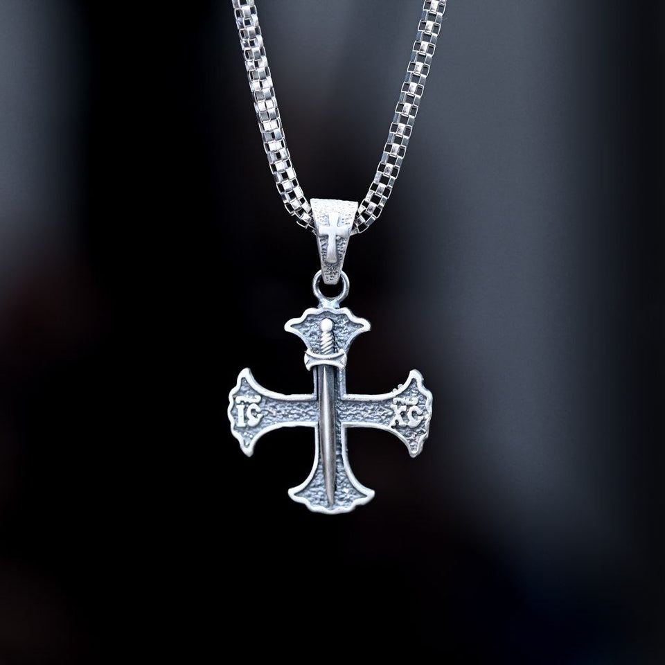 High-Quality 925 SilverTemplar Cross Pendant Featuring a Sword Charm