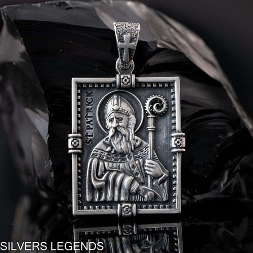 St Patrick medal, “Apostle of Ireland” Shamrock tile pendant silver 925. Saint Patrick “Apostle of Ireland” pendant, Shamrock mens medal symbolized St Patrick was a fifth-century Romano-British Christian missionary and bishop in Ireland. St Patrick tile medallion is Sterling silver 925 Irish orthogonal charm, symbol of faith. Known as the “Apostle of Ireland”, he is the primary patron saint of Ireland.