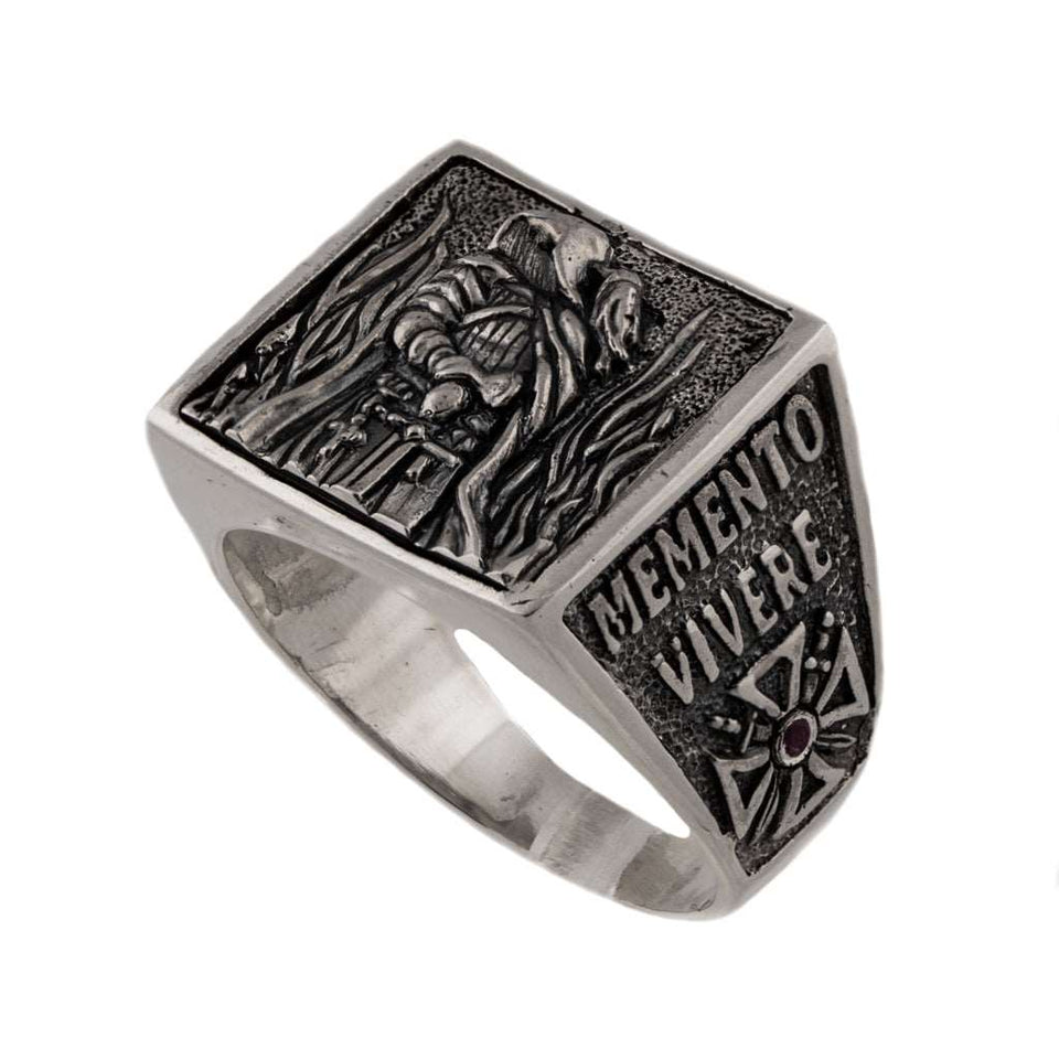 Menento vivere or Remember to live is knights templar sterling silver 925 men’s ring. This Gothic Punk skeleton ring is a vintage handmade skull jewel. This minimalist silver masonic ring is a perfect gift for him. Templar ring with original design and amazing artwork, check out at silverslegends.com…
